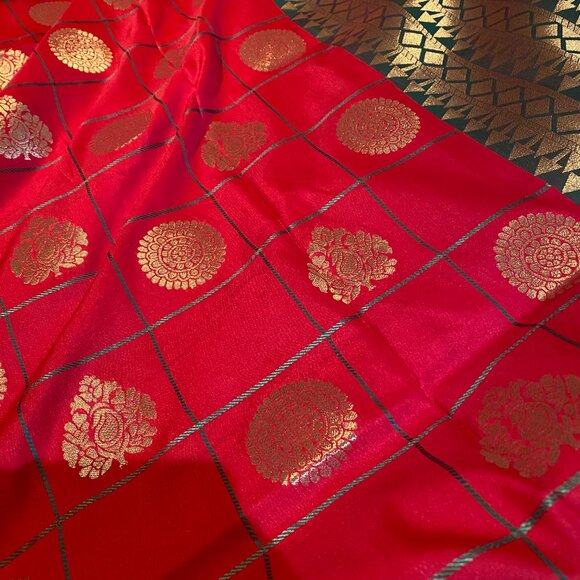 Red with Green check Indian traditional soft silk saree for women - Picture 14 of 16